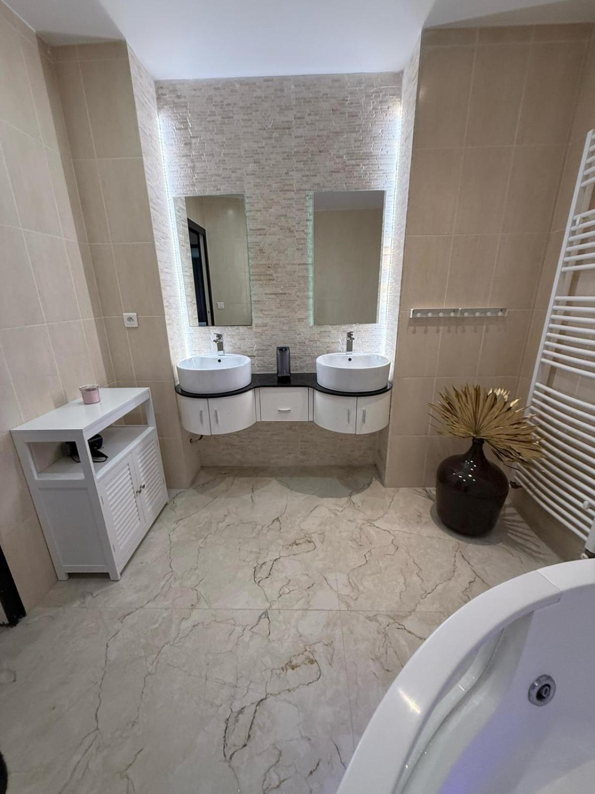 Maison Frappaz - 4 Bedrooms With Garden Вийёрбан Экстерьер фото